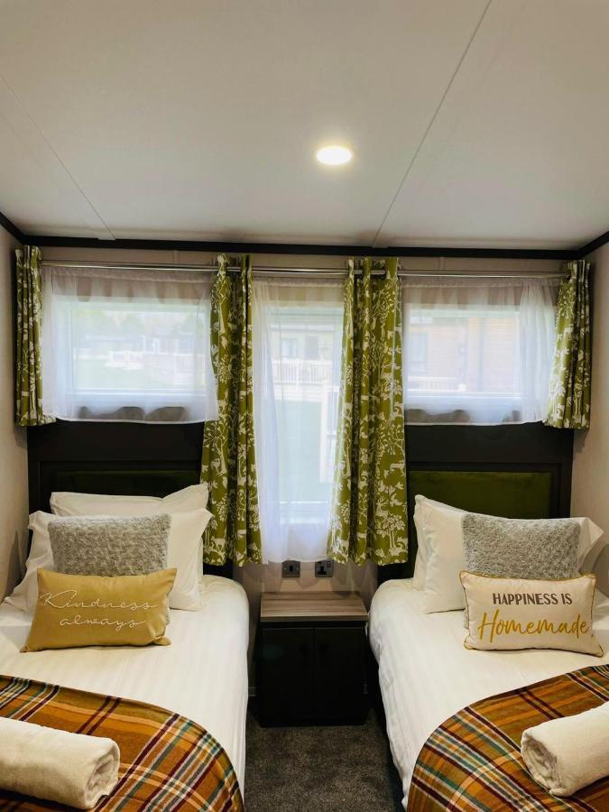 Happy Days Lodge With Hot Tub York Dış mekan fotoğraf