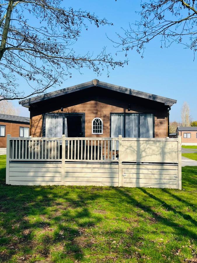Happy Days Lodge With Hot Tub York Dış mekan fotoğraf